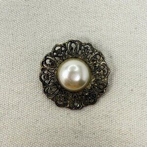 Vintage Filigree Brooch Round Imitation Pearl Gold-Tone Classic Old‎ Money